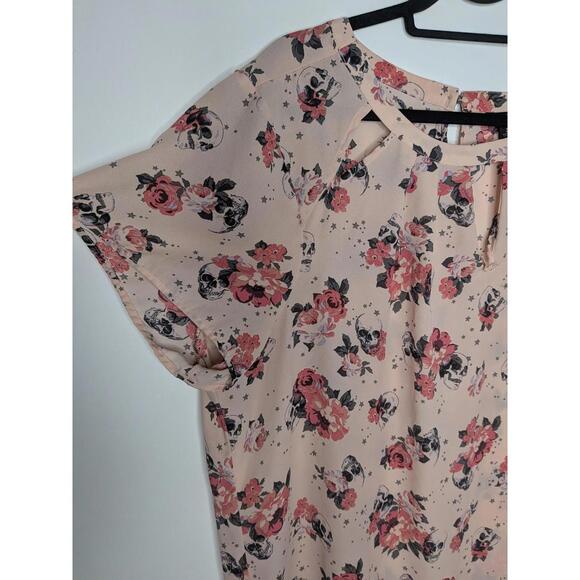 Torrid Blouse Womens 3 Pink Skull Floral Scoop Neck Flutter Sleeve Tunic Top - Picture 3 of 6
